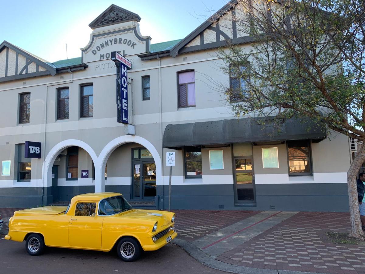 Donnybrook Hotel Wa ภายนอก รูปภาพ