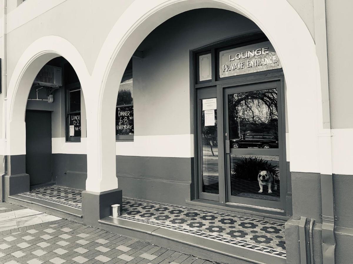 Donnybrook Hotel Wa ภายนอก รูปภาพ